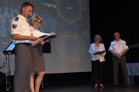 bistričani prejeli policijska priznanja jožica vidmar in robert žagar